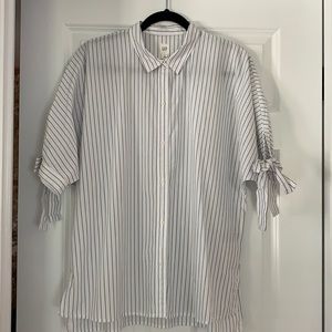 Gap white navy striped button down top